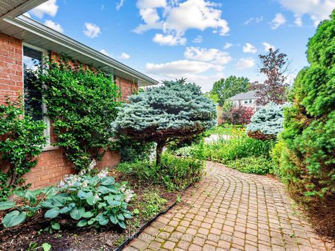 Photo 2 at 185 Aurora Heights Drive, Aurora Heights, Aurora