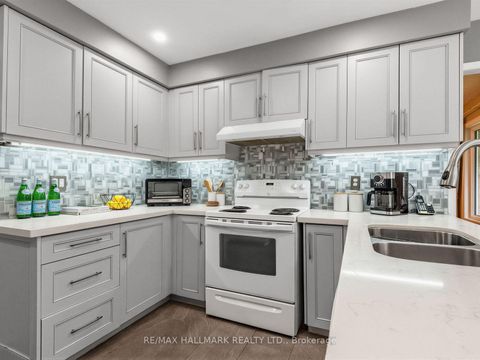 Photo 9 at 185 Aurora Heights Drive, Aurora Heights, Aurora