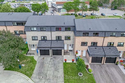 Photo 2 at 6 Poplar Crescent, Aurora Highlands, Aurora