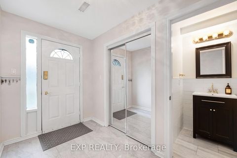 Photo 5 at 6 Poplar Crescent, Aurora Highlands, Aurora
