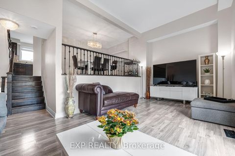 Photo 9 at 6 Poplar Crescent, Aurora Highlands, Aurora