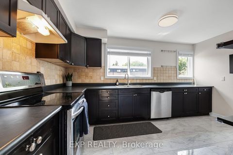 Photo 15 at 6 Poplar Crescent, Aurora Highlands, Aurora