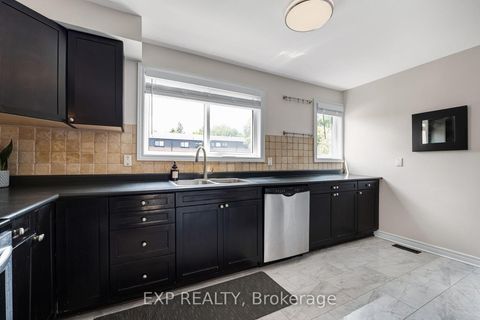Photo 16 at 6 Poplar Crescent, Aurora Highlands, Aurora