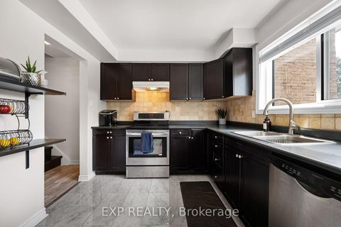 Photo 17 at 6 Poplar Crescent, Aurora Highlands, Aurora