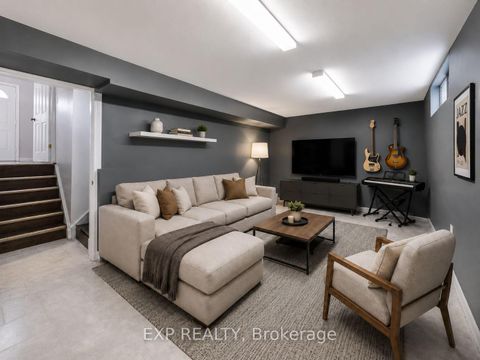 Photo 31 at 6 Poplar Crescent, Aurora Highlands, Aurora