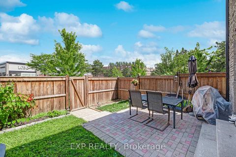 Photo 32 at 6 Poplar Crescent, Aurora Highlands, Aurora