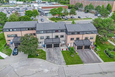 Photo 44 at 6 Poplar Crescent, Aurora Highlands, Aurora