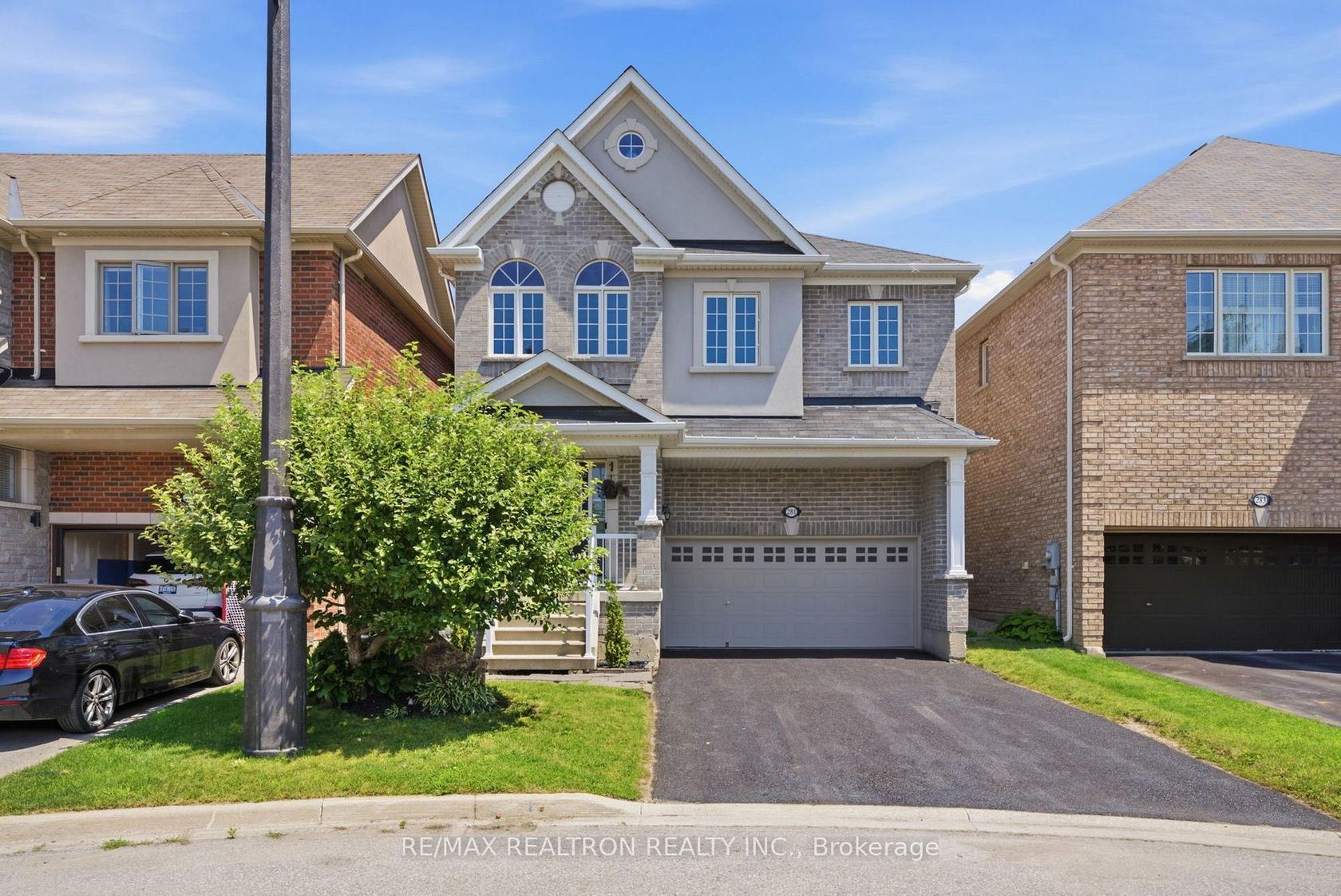 281 Sloss Court, Woodland Hill, Newmarket photo number 2