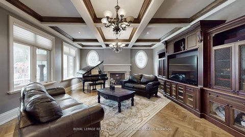 Photo 2 at 9 Fifeshire Road, Windfields, Toronto