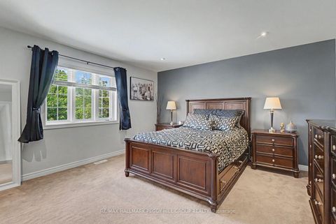 Photo 11 at 16 Blackbird Lane, 400 West, Barrie