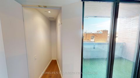 Photo 11 at 310 - 383 SORAUREN Avenue, Roncesvalles, Toronto