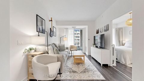 Photo 2 at 216 - 100 Eagle Rock Way, Rural Vaughan, Vaughan