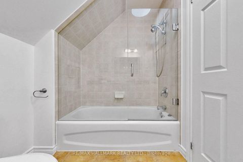 Photo 19 at 941 Lake Drive N, Historic Lakeshore Communities, Georgina
