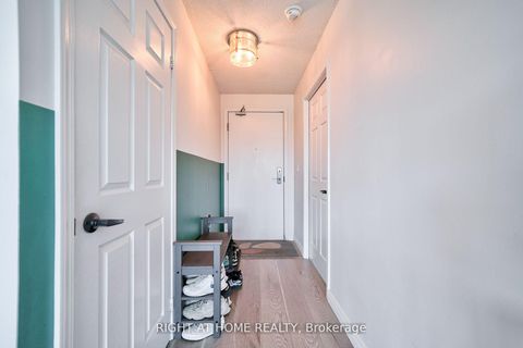 Photo 4 at 813 - 18 Valley Woods Road, Donalda, Toronto