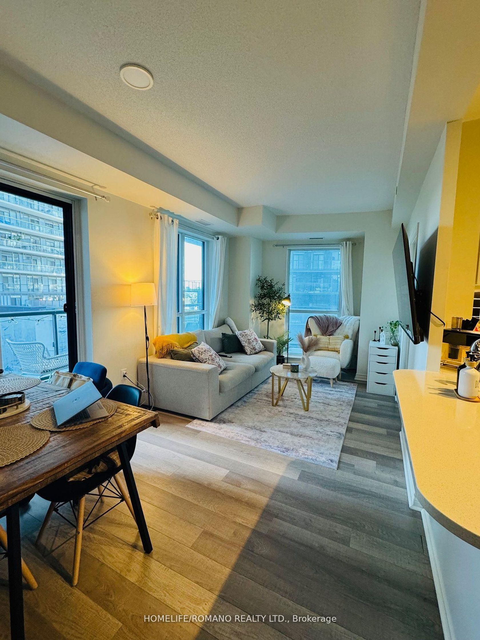 605 - 39 Annie Craig Drive, Mimico, Toronto photo number 2