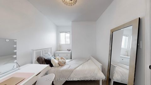Photo 24 at 4 William Curtis Circle, College Manor, Newmarket