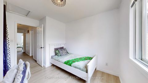 Photo 26 at 4 William Curtis Circle, College Manor, Newmarket