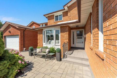 Photo 2 at 146 Beaver Bend Crescent, West Deane, Toronto