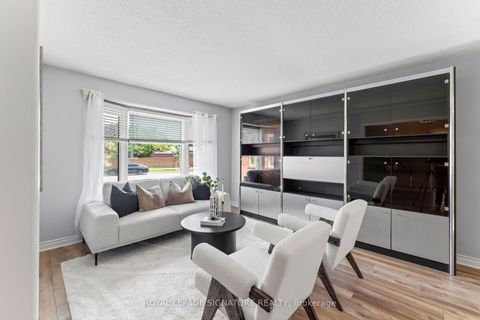 Photo 6 at 146 Beaver Bend Crescent, West Deane, Toronto