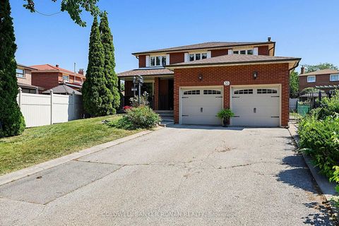 Photo 1 at 33 Marevan Place, East Woodbridge, Vaughan