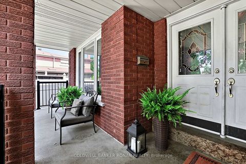 Photo 3 at 33 Marevan Place, East Woodbridge, Vaughan