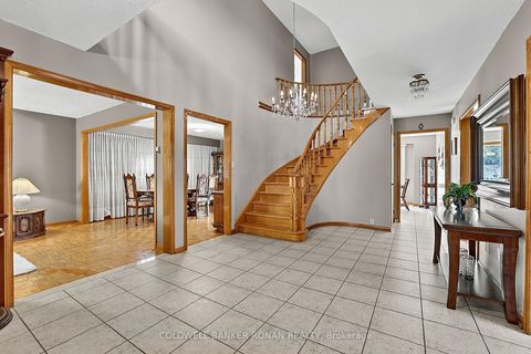 Photo 5 at 33 Marevan Place, East Woodbridge, Vaughan