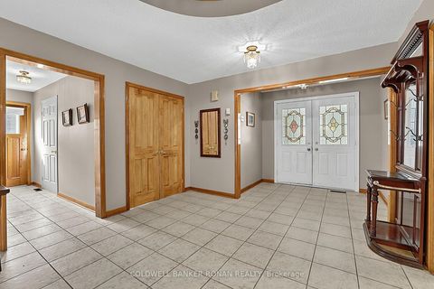 Photo 6 at 33 Marevan Place, East Woodbridge, Vaughan