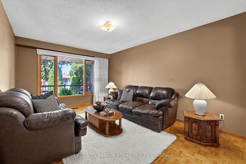 Photo 7 at 33 Marevan Place, East Woodbridge, Vaughan
