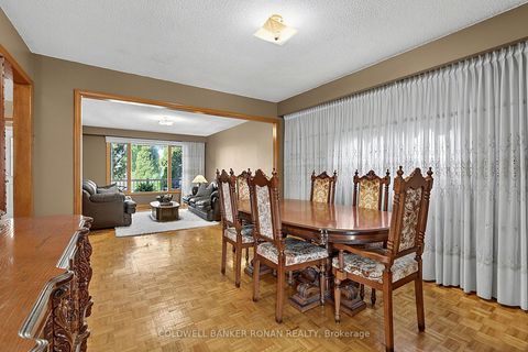Photo 8 at 33 Marevan Place, East Woodbridge, Vaughan