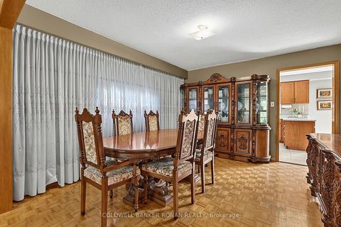 Photo 9 at 33 Marevan Place, East Woodbridge, Vaughan