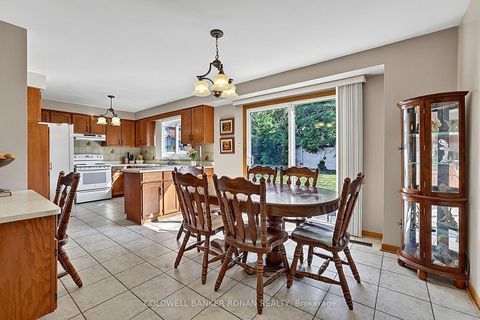 Photo 12 at 33 Marevan Place, East Woodbridge, Vaughan