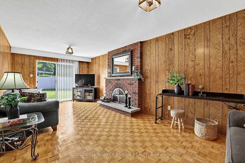Photo 13 at 33 Marevan Place, East Woodbridge, Vaughan