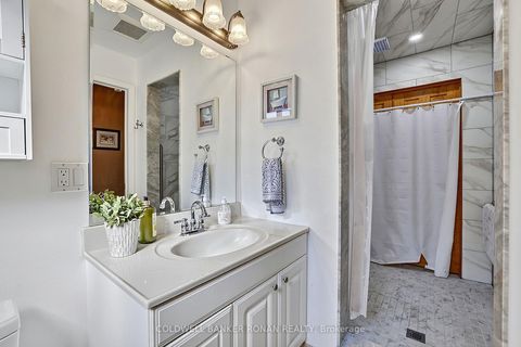 Photo 15 at 33 Marevan Place, East Woodbridge, Vaughan