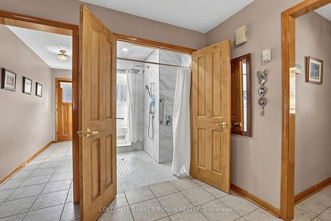 Photo 16 at 33 Marevan Place, East Woodbridge, Vaughan