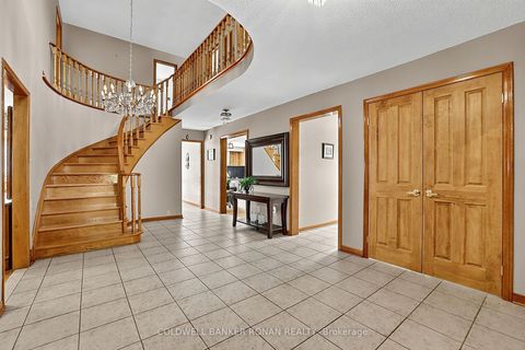 Photo 17 at 33 Marevan Place, East Woodbridge, Vaughan