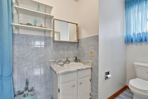 Photo 21 at 33 Marevan Place, East Woodbridge, Vaughan