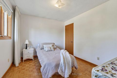 Photo 26 at 33 Marevan Place, East Woodbridge, Vaughan