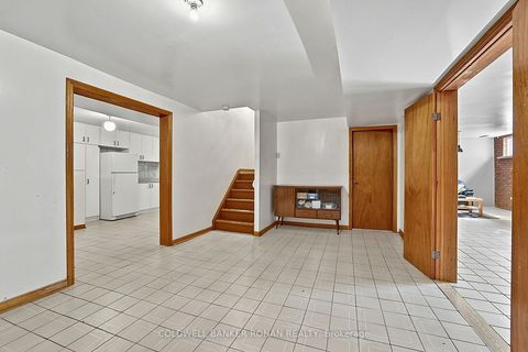 Photo 29 at 33 Marevan Place, East Woodbridge, Vaughan
