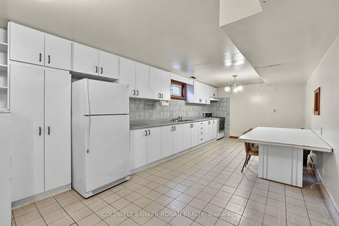 Photo 30 at 33 Marevan Place, East Woodbridge, Vaughan