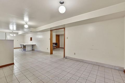 Photo 31 at 33 Marevan Place, East Woodbridge, Vaughan