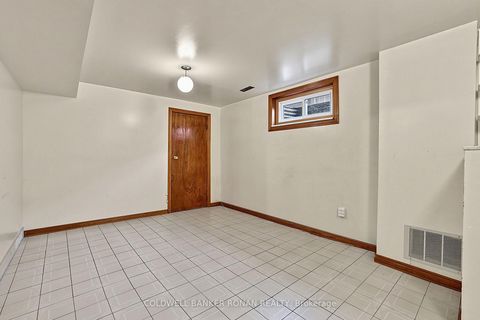 Photo 32 at 33 Marevan Place, East Woodbridge, Vaughan