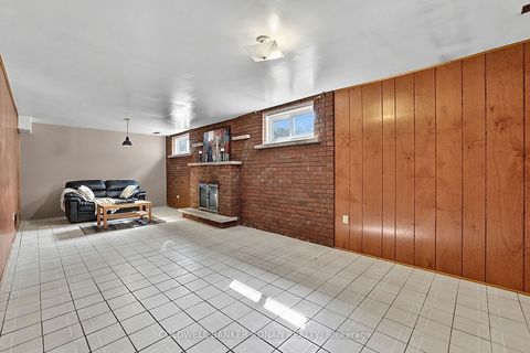 Photo 33 at 33 Marevan Place, East Woodbridge, Vaughan