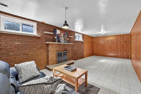 Photo 35 at 33 Marevan Place, East Woodbridge, Vaughan