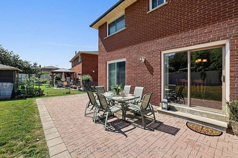 Photo 37 at 33 Marevan Place, East Woodbridge, Vaughan