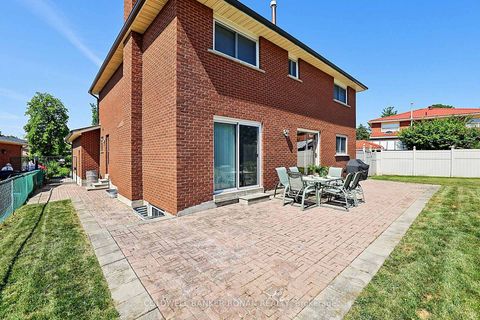 Photo 38 at 33 Marevan Place, East Woodbridge, Vaughan