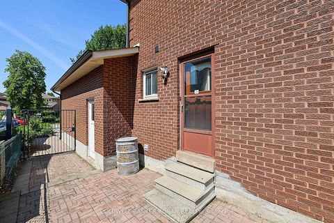 Photo 39 at 33 Marevan Place, East Woodbridge, Vaughan