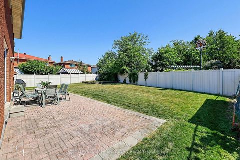 Photo 40 at 33 Marevan Place, East Woodbridge, Vaughan
