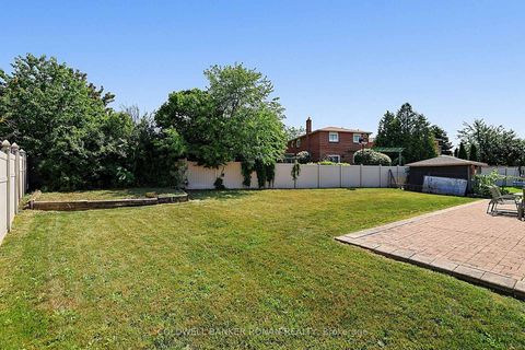 Photo 42 at 33 Marevan Place, East Woodbridge, Vaughan