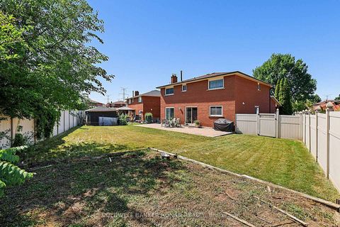 Photo 43 at 33 Marevan Place, East Woodbridge, Vaughan