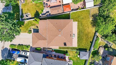 Photo 45 at 33 Marevan Place, East Woodbridge, Vaughan
